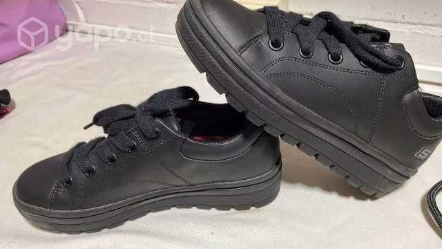 Zapatos colegio 1 postura nada mas
