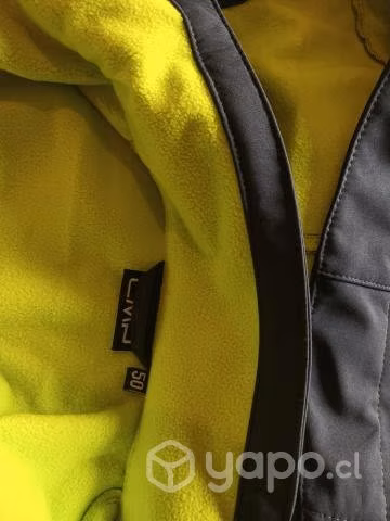 Chaqueta soft shell repelente termica