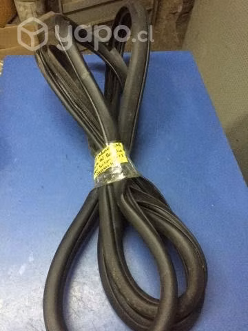 Goma contorno pilar puerta delantera derecha Hyund