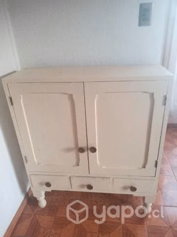 Mueble antigüo mediano, de buena madera