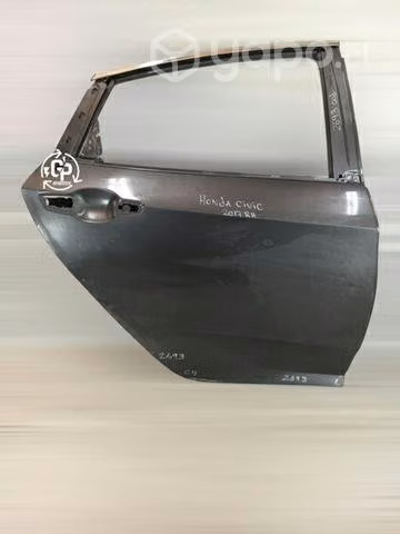 Puerta trasera rh Honda civic 2017