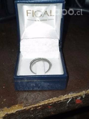 Anillo de oro blanco con diamanges