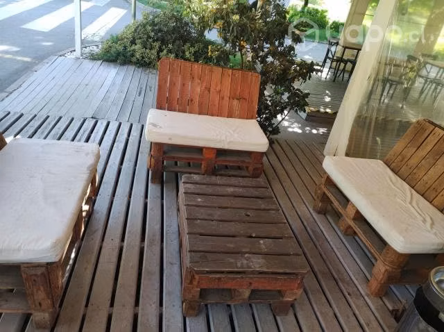 Sillón y mesa de pallets terraza