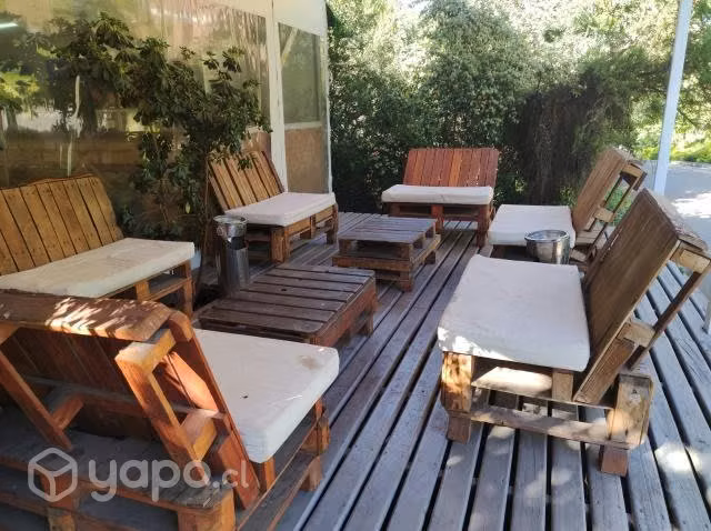 Sillón y mesa de pallets terraza