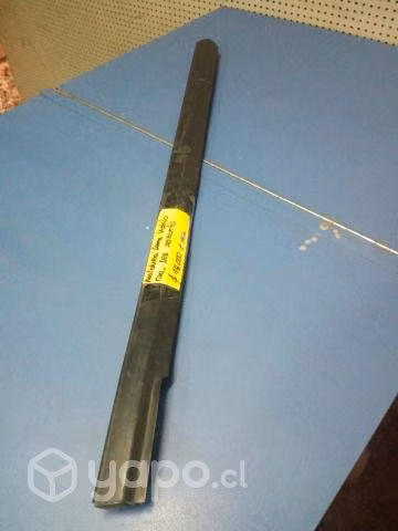 Moldura lame vidrio puerta trasera derecha Kia Sor