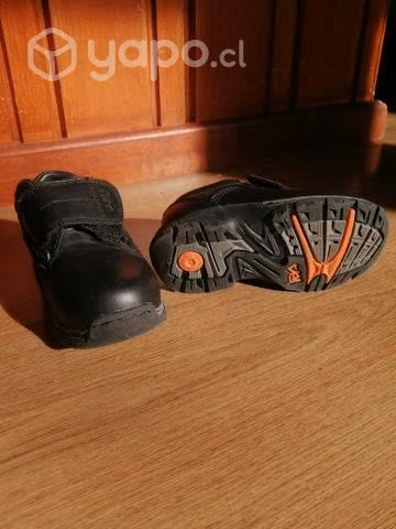 Zapatos de colegio sin uso, talla 26.