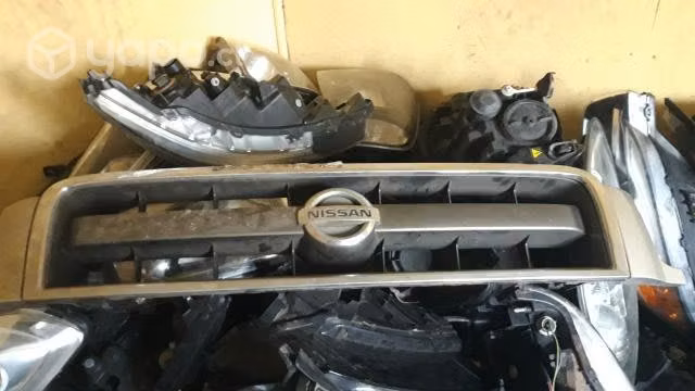 Mascara delantera nissan pathfinder 2005