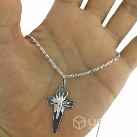 Cadena con cruz de plata
