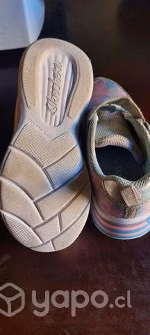 Chalas y zapatilla de niña