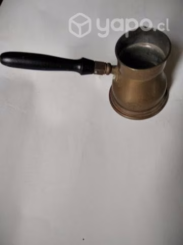 Tetera arabe antigua de bronce