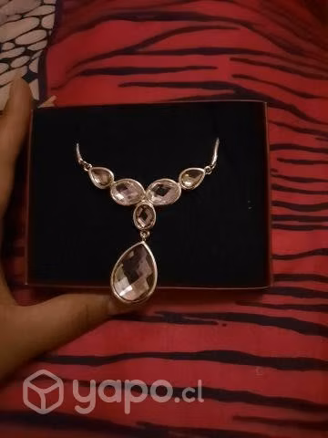 Collar esika