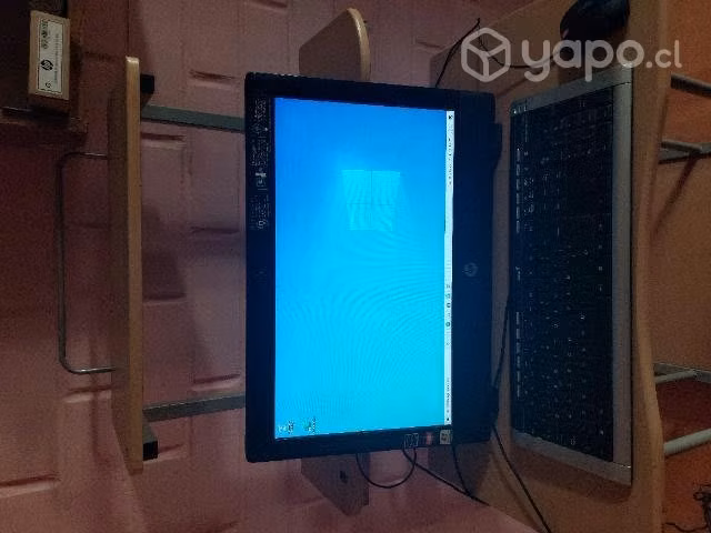 Escritorio con pc incluido