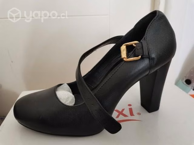 Zapatos taco Flexi nuevos 36.5