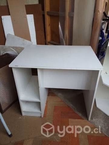 Variedad muebles y carrito ambulante