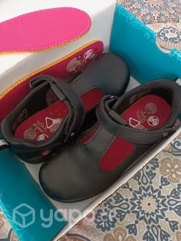 Zapatos de colegio de niña N°34 nuevos