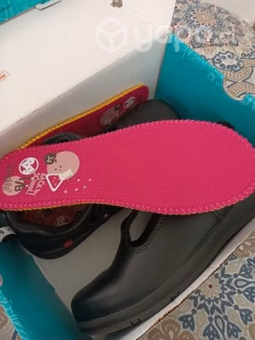 Zapatos de colegio de niña N°34 nuevos
