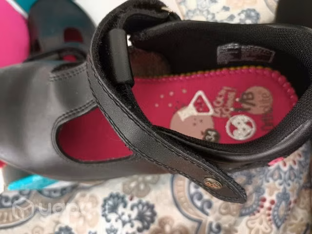 Zapatos de colegio de niña N°34 nuevos
