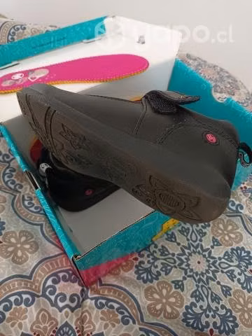 Zapatos de colegio de niña N°34 nuevos