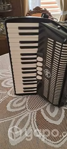 Acordeon honer 72 bajo