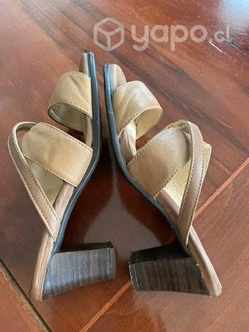 Chalas beige, marca 16 horas, talla 37