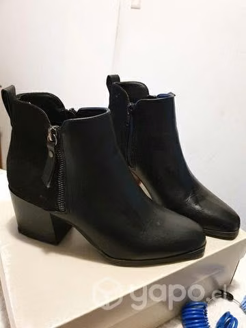 Botines negros nuevos