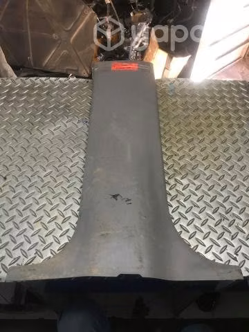 Tapiz cubre pilar central inf izq Chevrolet Dmax
