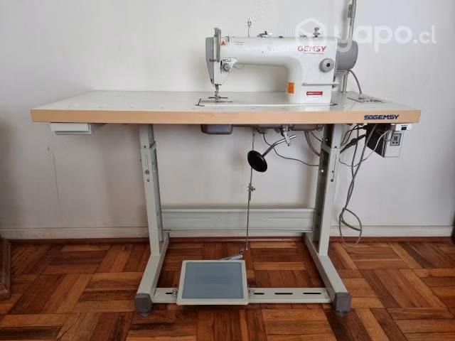 Maquina de coser GEMSY