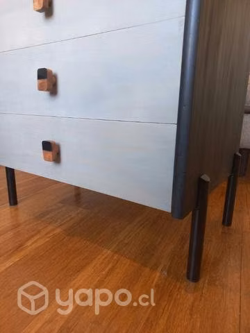 Comoda. Madera masisa, patas de fierro - Imagen 3