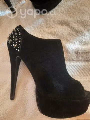Zapato de tacón negro talla 38