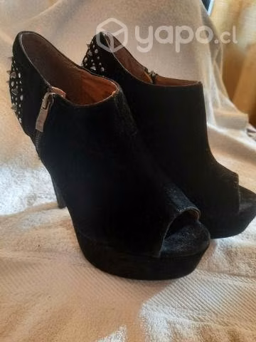 Zapato de tacón negro talla 38