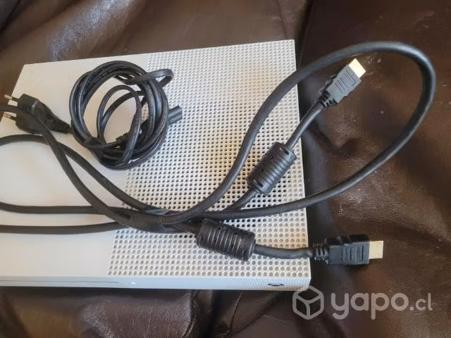 Se vende Xbox One S (semi-nueva)