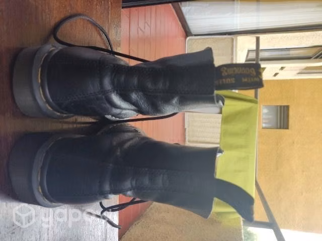 Dr Martens negras usadas