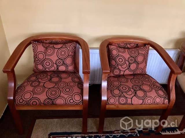 Dos asientos de madera alcolchados