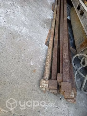 Antiguas camas con sus largueros