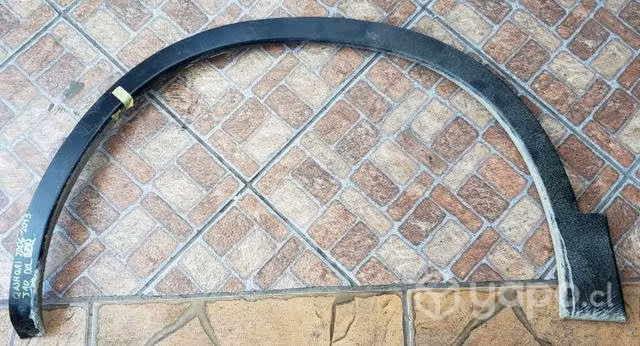 Moldura paso rueda delantera izquierda J10 2006 15