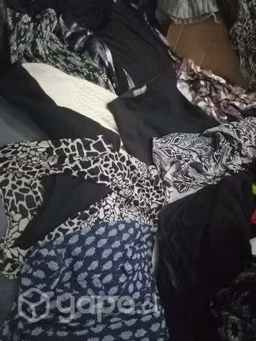Lote de Ropa, juguetes, zapatillas - Imagen 2