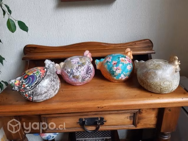 Gallinas de cerámica maciza pintadas a mano