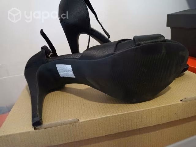 Zapatos N°39 negros nuevos