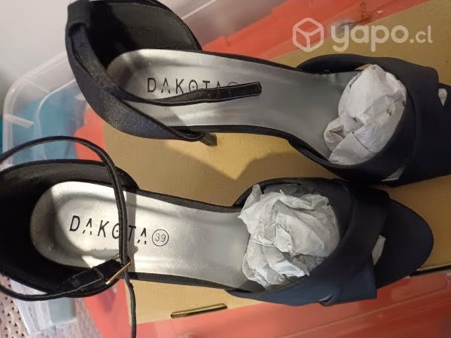 Zapatos N°39 negros nuevos