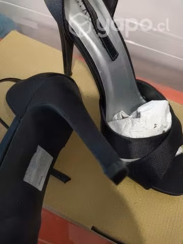 Zapatos N°39 negros nuevos