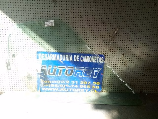 Vidrio aleta puerta delantera izquierda Ford Tran