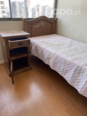 Cama 1 plaza con velador colchón y ropa de cama