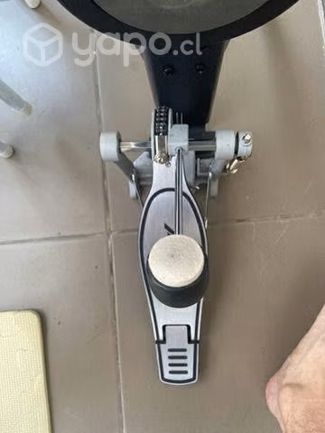 Pedal + bombo alesis - Imagen 4