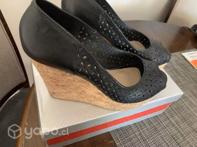 Sandalias negros taco chino