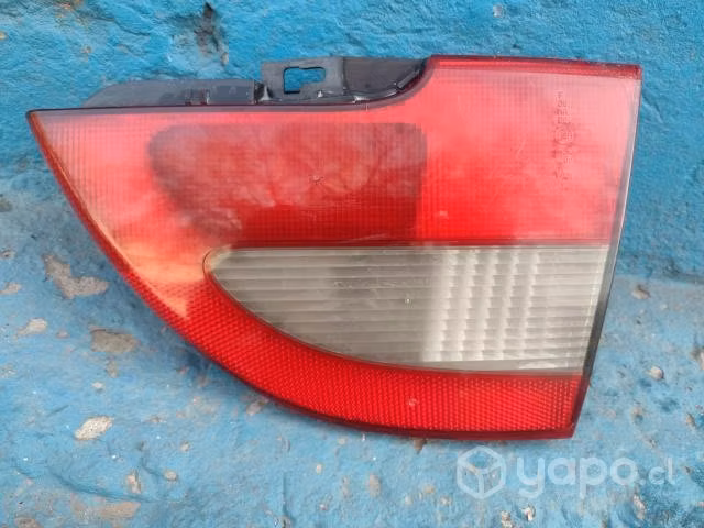 Foco de maleta der renault megane 2002