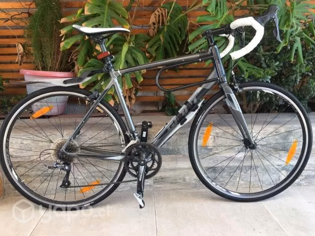 Bicicleta Giant Contend 1 + accesorios
