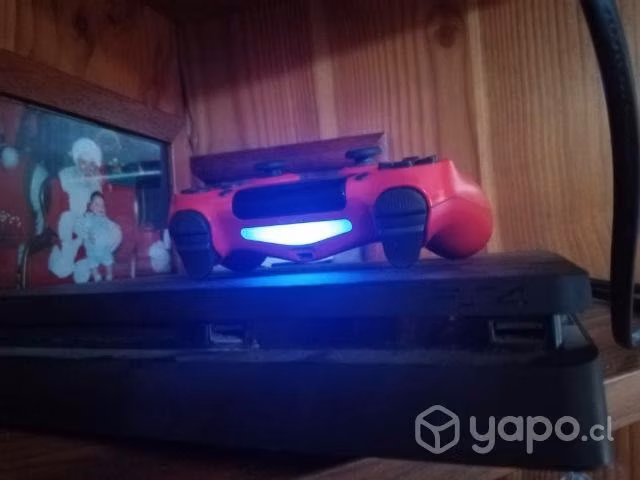 Ps4 con 3 juegos y dos mandos en buen estado
