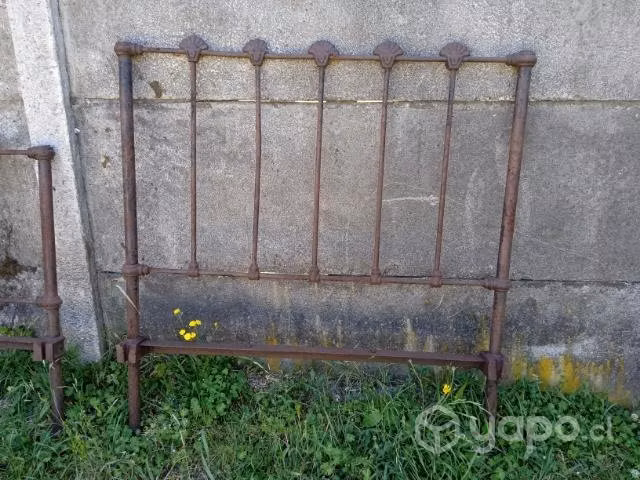 Antiguas camas de fierro o. Bronce desde