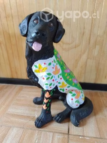 Hermoso perro de yeso