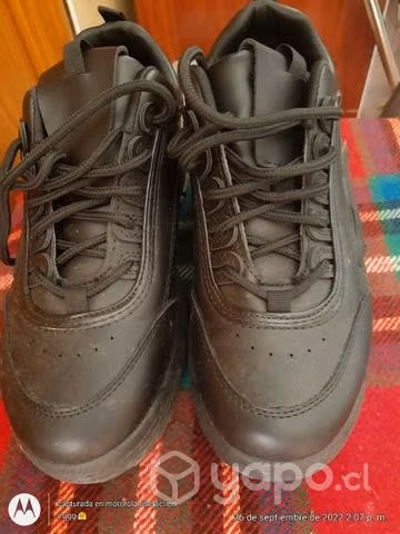 Zapatillas poco uso número 38 quince mil pesos